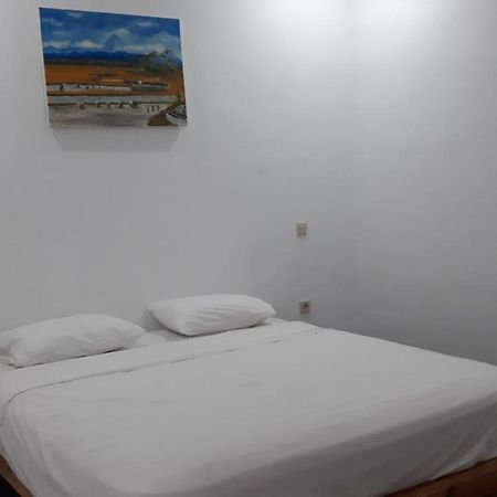 Mandalika Homestay Kuta  エクステリア 写真