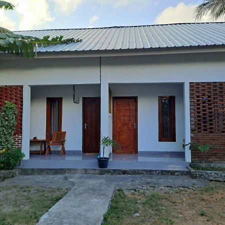 Mandalika Homestay Kuta  エクステリア 写真