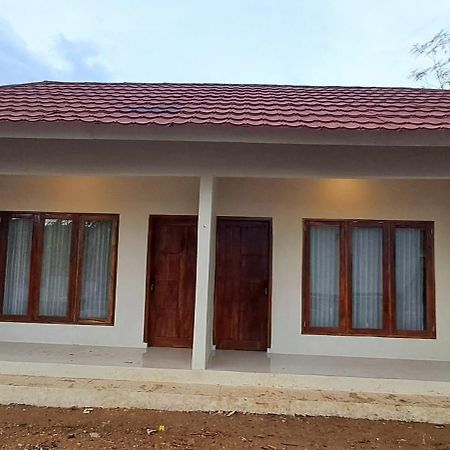 Mandalika Homestay Kuta  エクステリア 写真