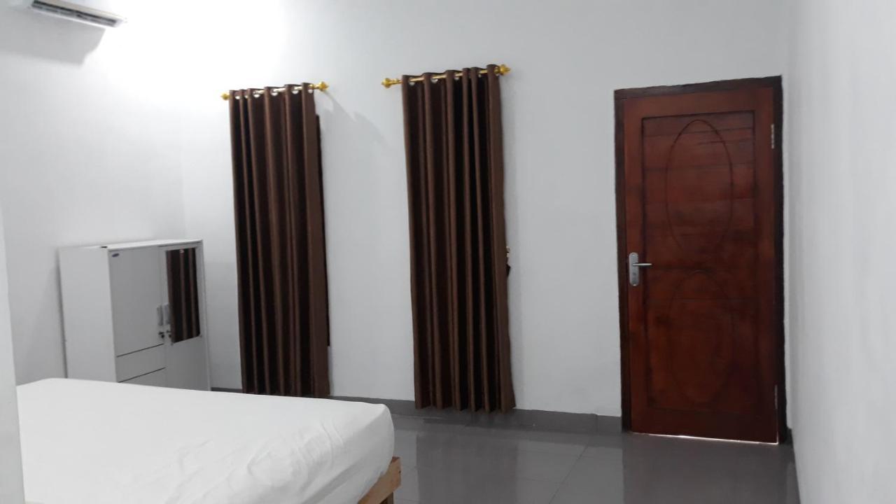 Mandalika Homestay Kuta  エクステリア 写真