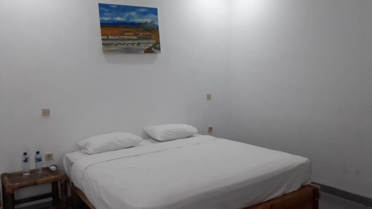 Mandalika Homestay Kuta  エクステリア 写真
