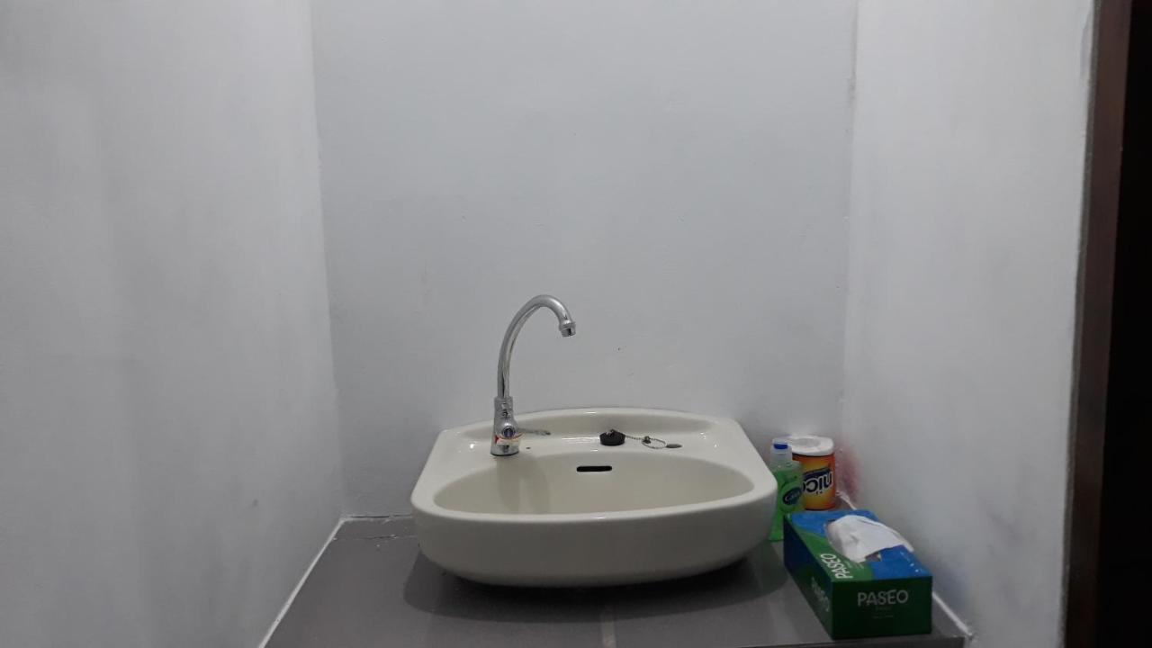 Mandalika Homestay Kuta  エクステリア 写真
