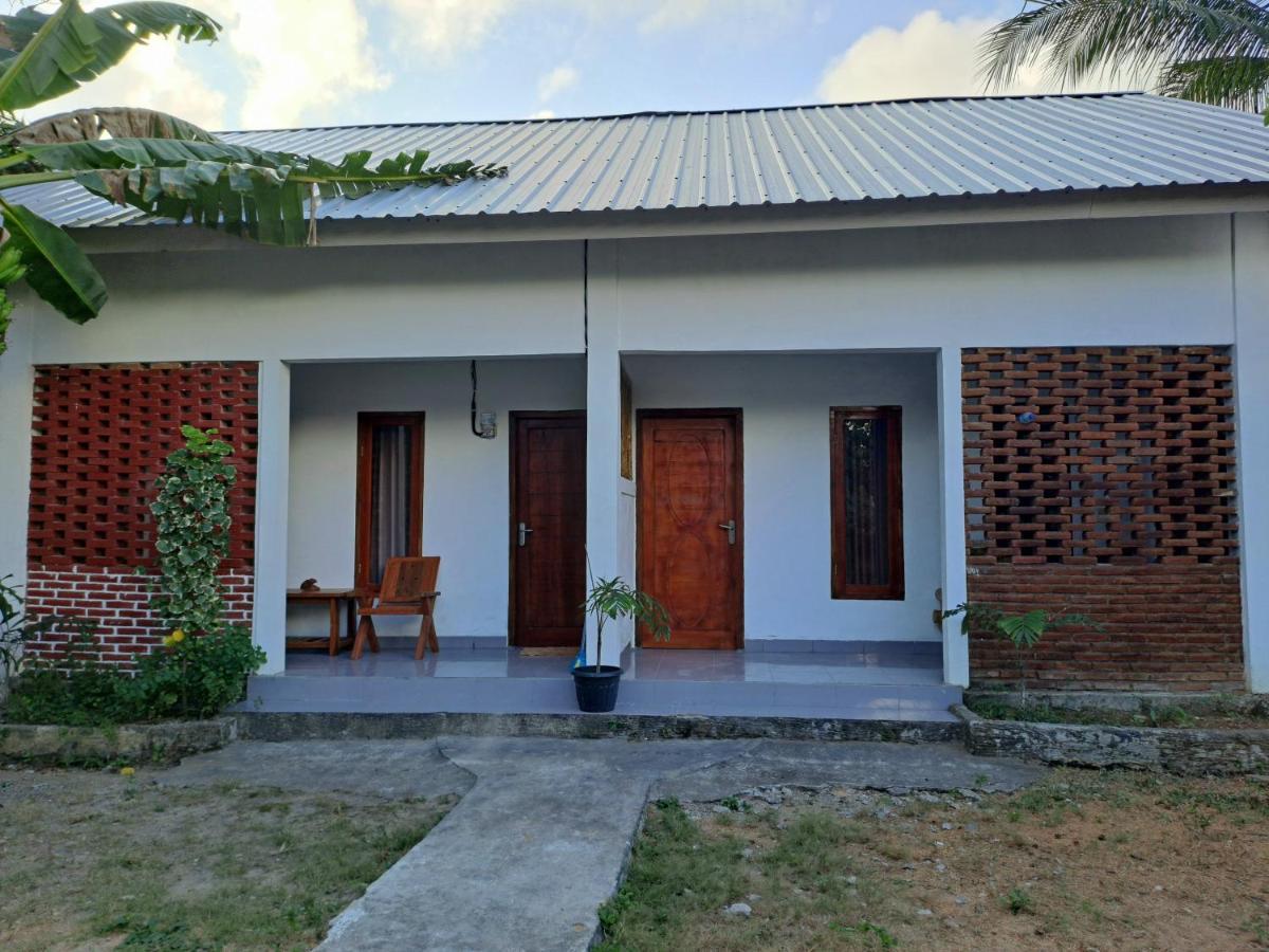 Mandalika Homestay Kuta  エクステリア 写真